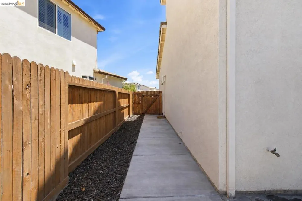 782 Silver Creek Cir Plumas Lake, CA 95961