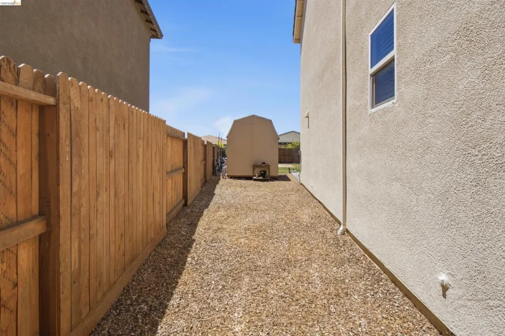 782 Silver Creek Cir Plumas Lake, CA 95961