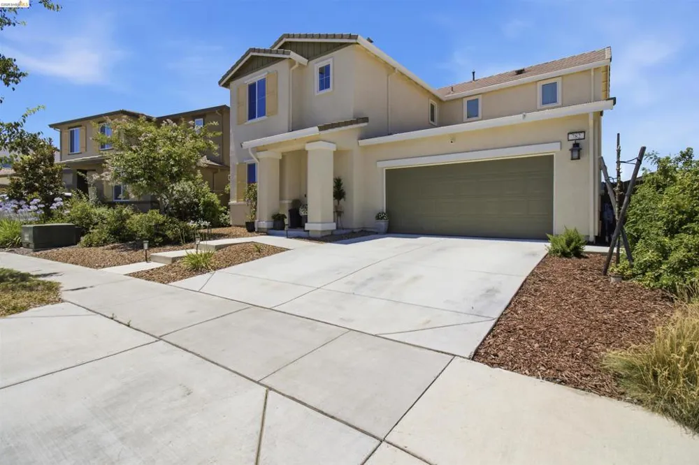 782 Silver Creek Cir Plumas Lake, CA 95961