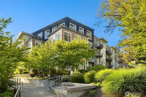 190 Harbor Square Loop NE #C 331