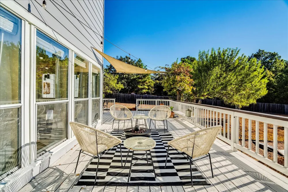 171 Pin Oak Crossing Elgin, TX 78621