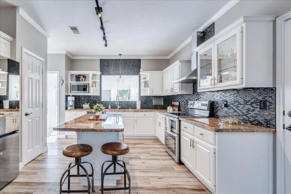 171 Pin Oak Crossing Elgin, TX 78621