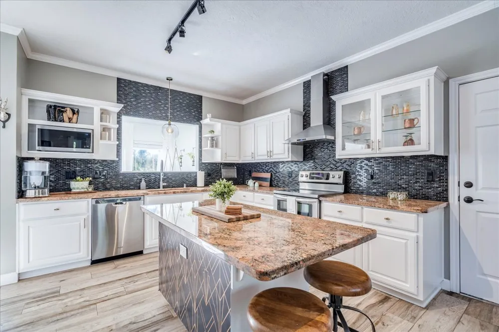 171 Pin Oak Crossing Elgin, TX 78621