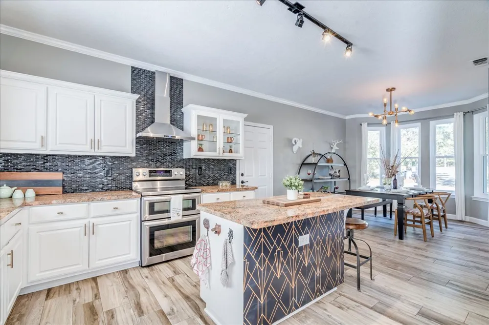 171 Pin Oak Crossing Elgin, TX 78621