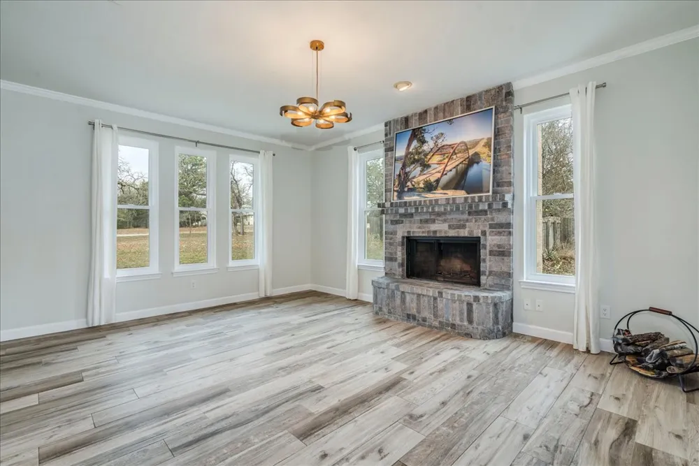 171 Pin Oak Crossing Elgin, TX 78621