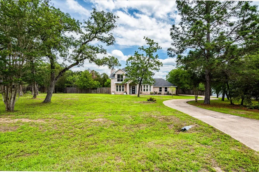 171 Pin Oak Crossing Elgin, TX 78621