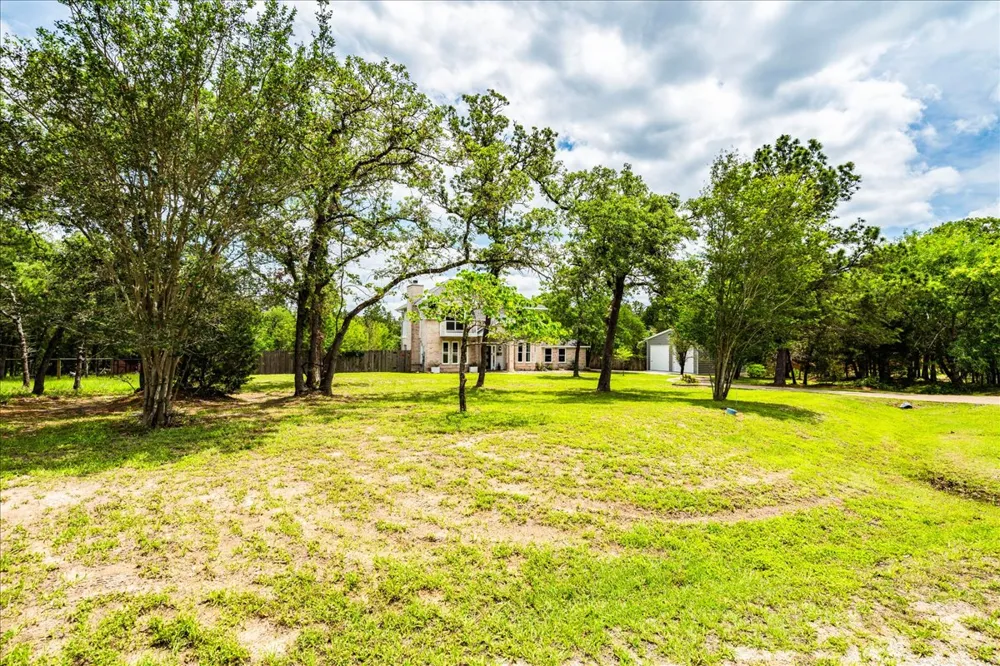 171 Pin Oak Crossing Elgin, TX 78621