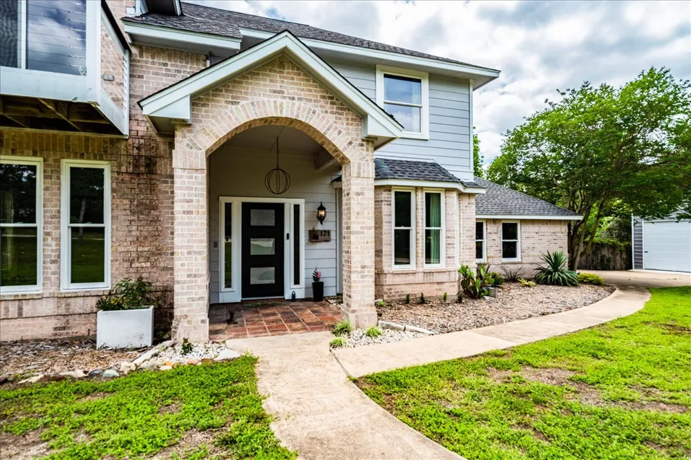 171 Pin Oak Crossing Elgin, TX 78621