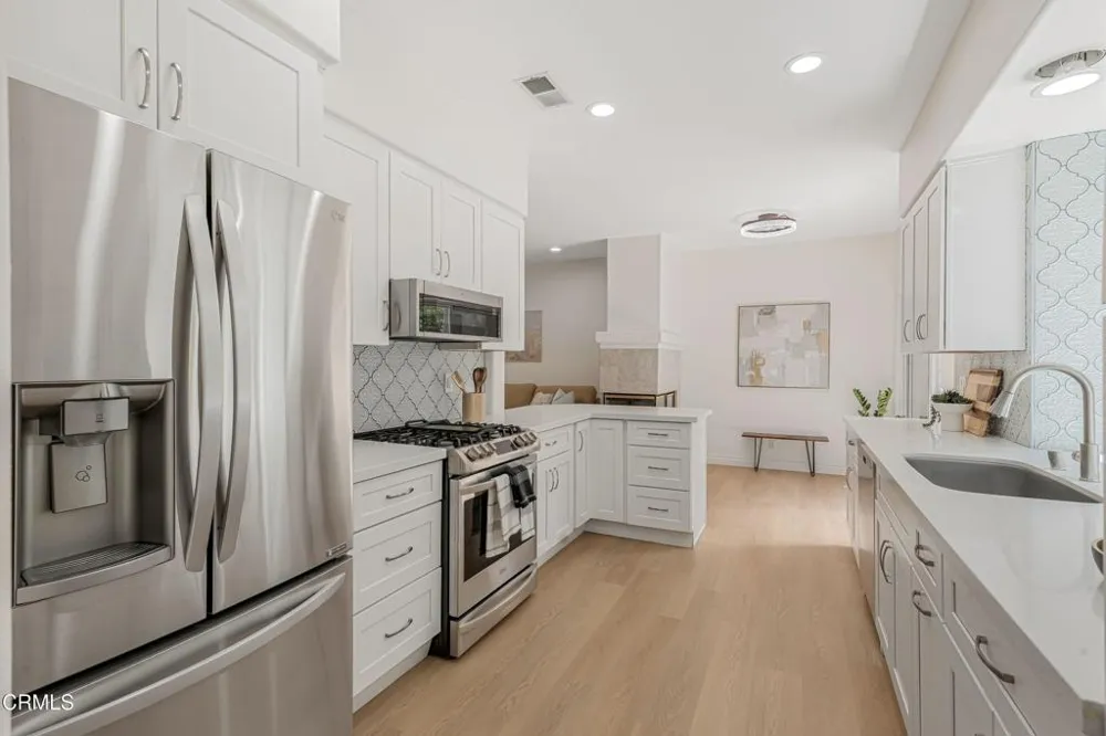 146 Symphony Lane Oak Park, CA 91377