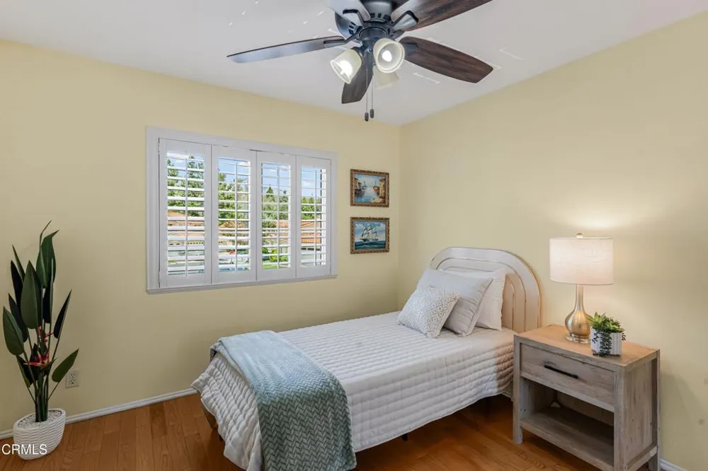 146 Symphony Lane Oak Park, CA 91377