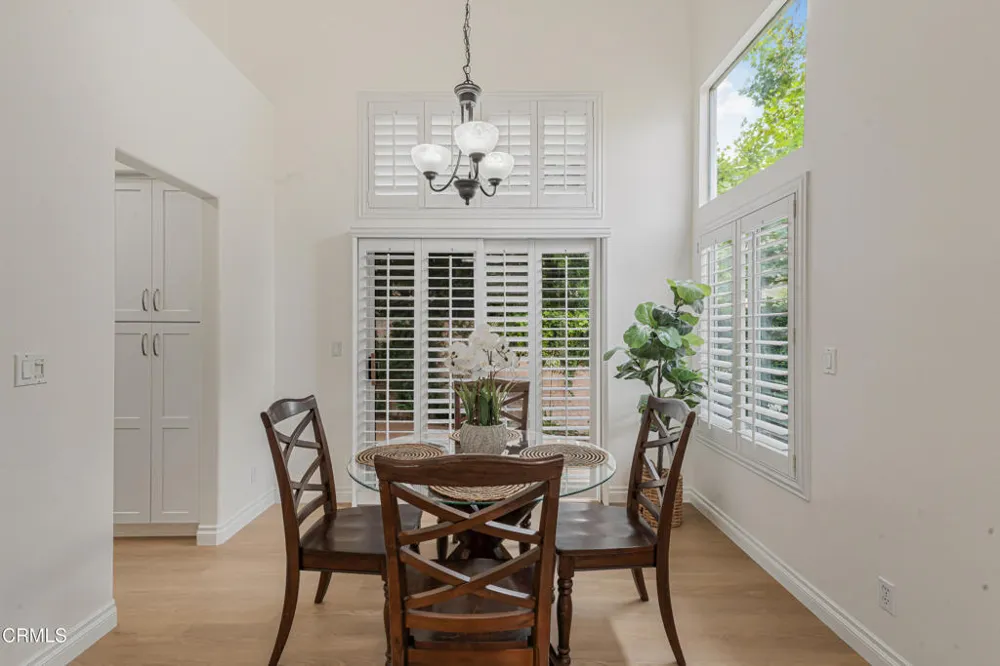 146 Symphony Lane Oak Park, CA 91377