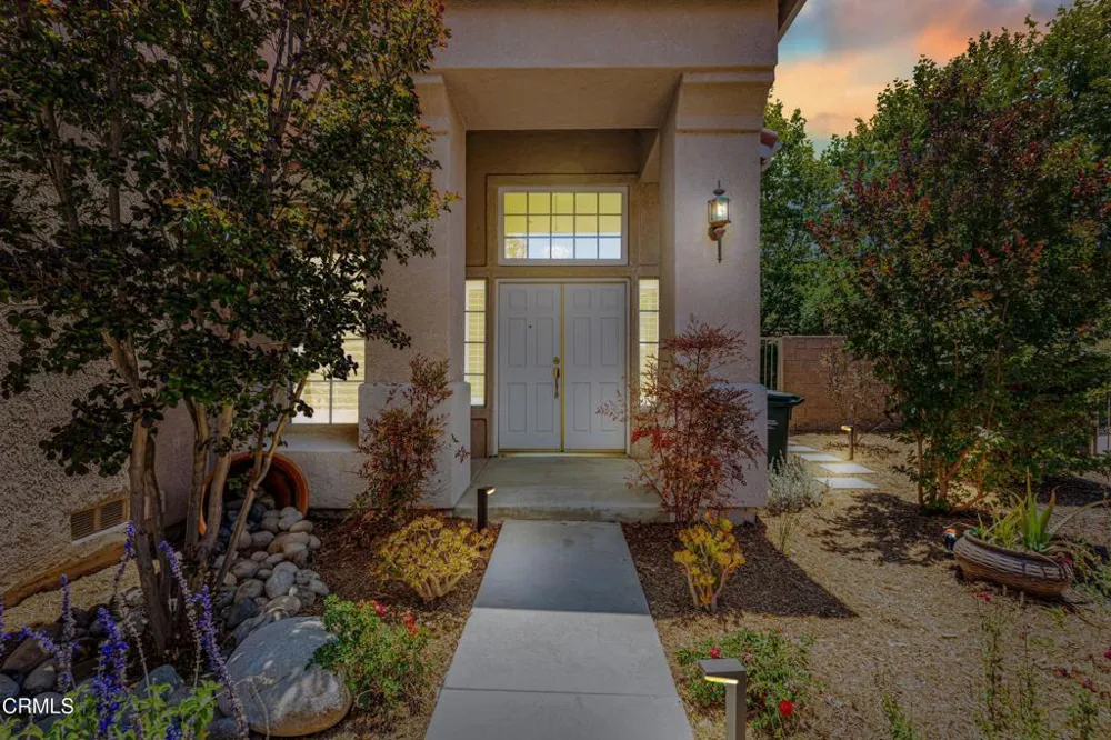 146 Symphony Lane Oak Park, CA 91377