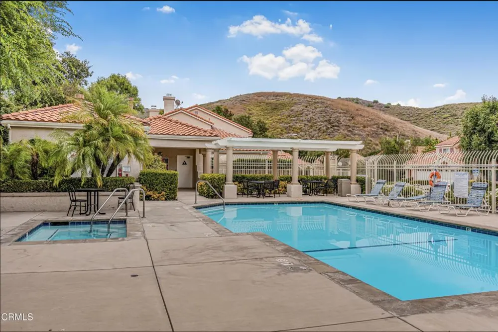 146 Symphony Lane Oak Park, CA 91377