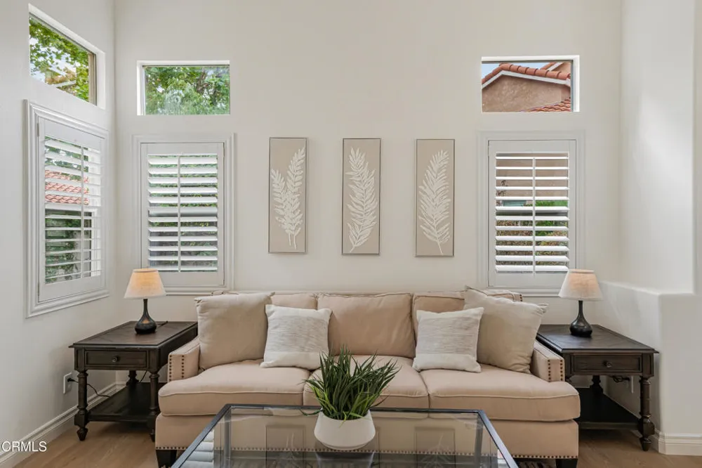 146 Symphony Lane Oak Park, CA 91377