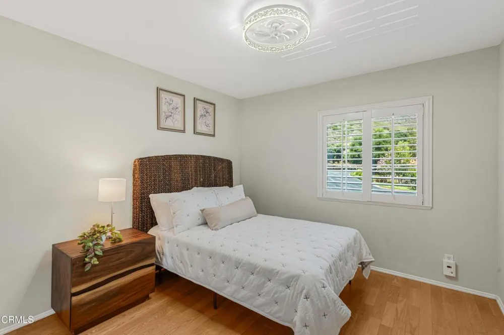 146 Symphony Lane Oak Park, CA 91377