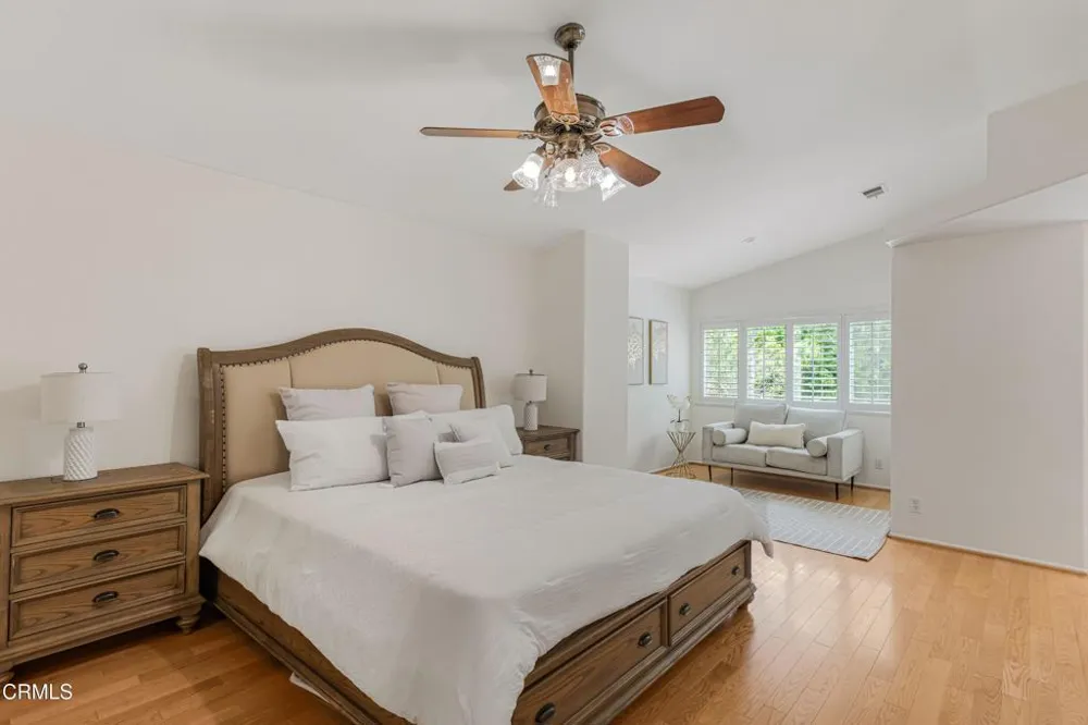 146 Symphony Lane Oak Park, CA 91377