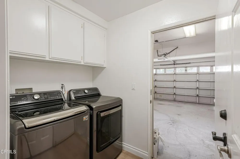 146 Symphony Lane Oak Park, CA 91377