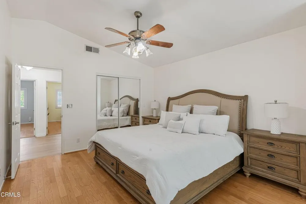 146 Symphony Lane Oak Park, CA 91377