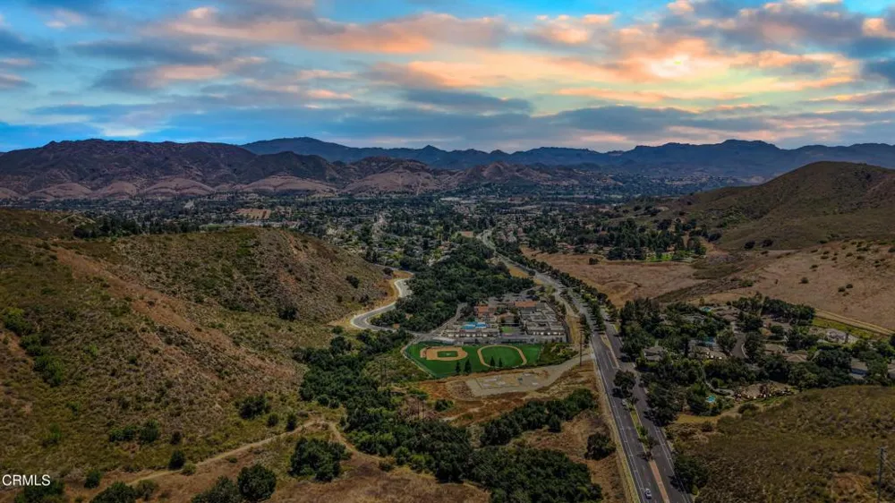 146 Symphony Lane Oak Park, CA 91377