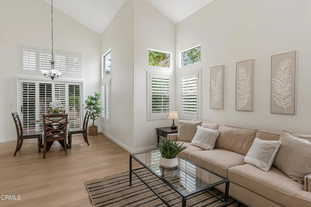 146 Symphony Lane Oak Park, CA 91377