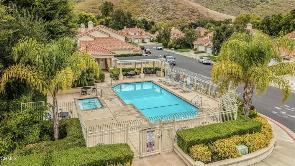 146 Symphony Lane Oak Park, CA 91377