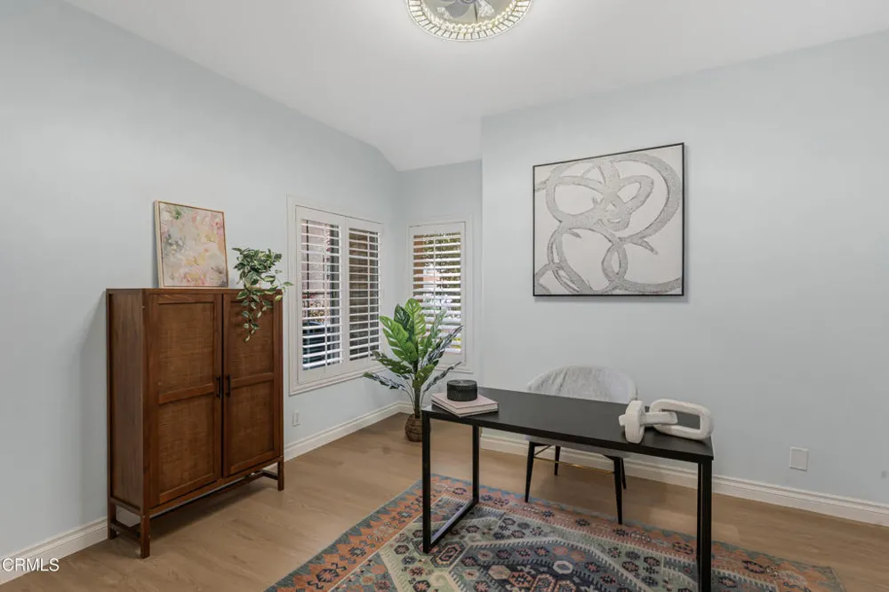 146 Symphony Lane Oak Park, CA 91377