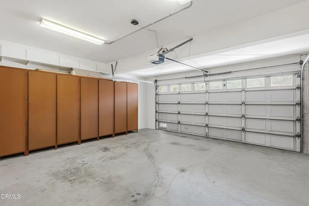 146 Symphony Lane Oak Park, CA 91377