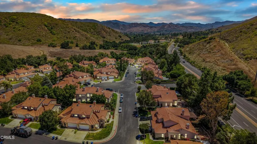 146 Symphony Lane Oak Park, CA 91377