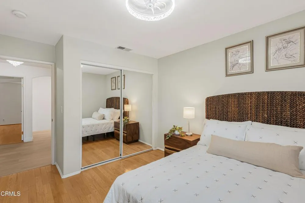 146 Symphony Lane Oak Park, CA 91377