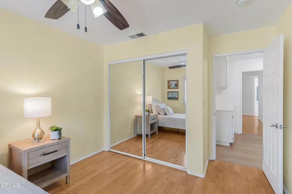 146 Symphony Lane Oak Park, CA 91377
