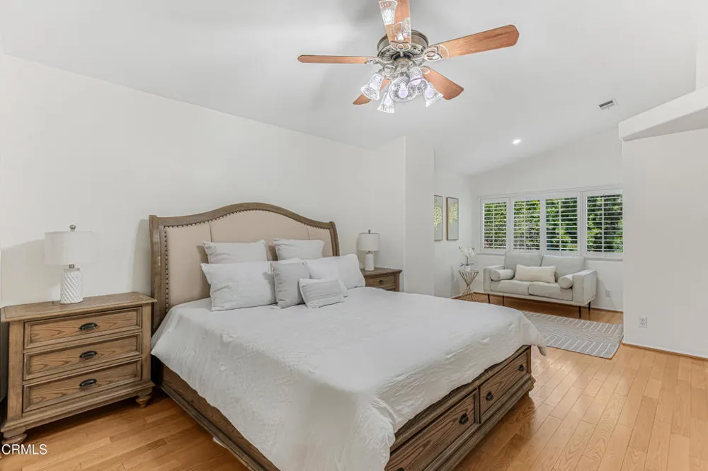 146 Symphony Lane Oak Park, CA 91377