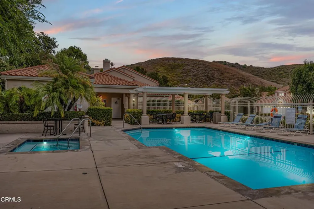 146 Symphony Lane Oak Park, CA 91377