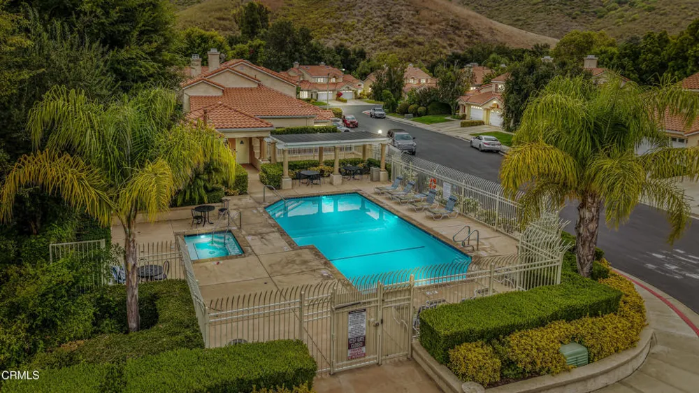 146 Symphony Lane Oak Park, CA 91377