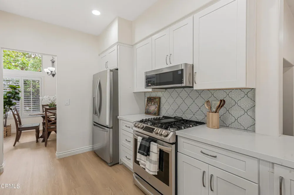 146 Symphony Lane Oak Park, CA 91377