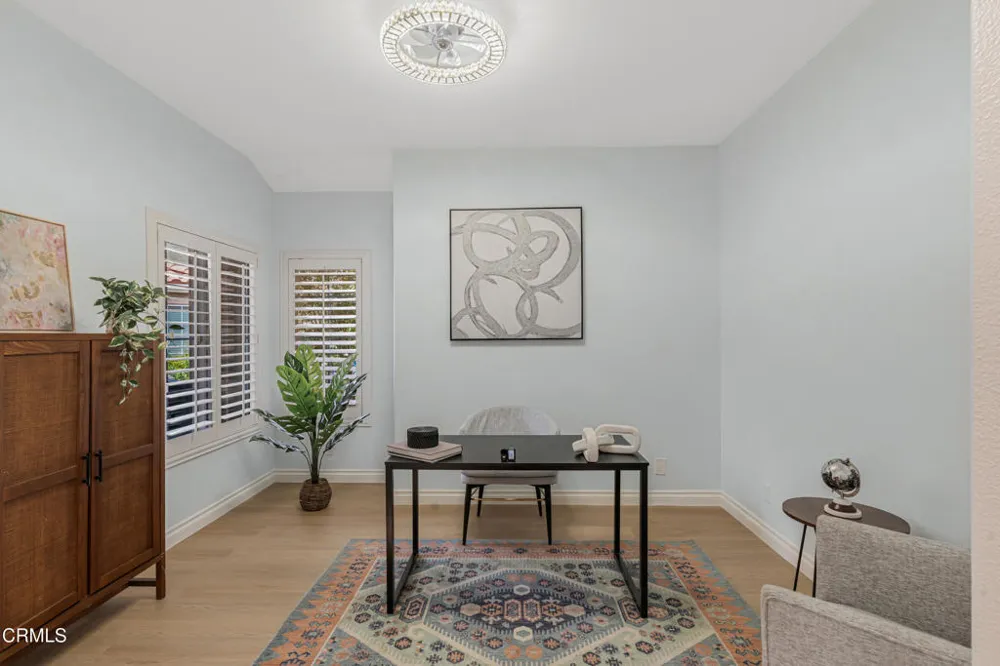 146 Symphony Lane Oak Park, CA 91377