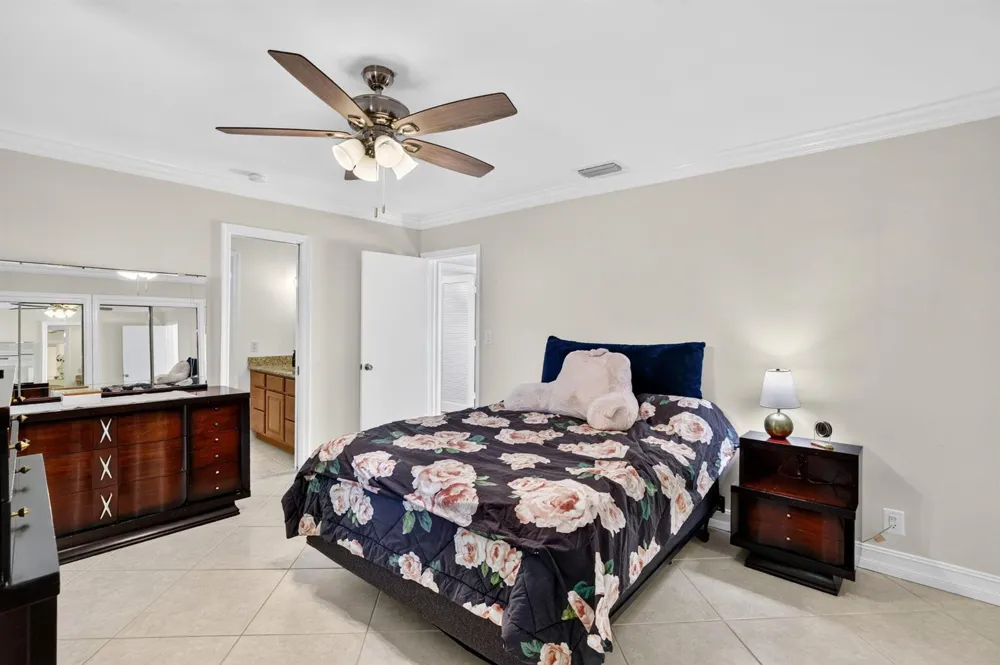 5570 NE 26th Avenue Fort Lauderdale, FL 33308