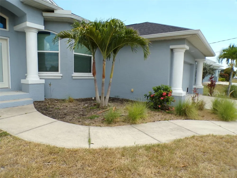 1077 ROTONDA CIRCLE Rotonda West, FL 33947