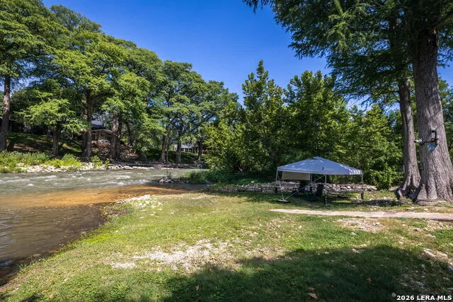 1185 GRUENE RD New Braunfels, TX 78130