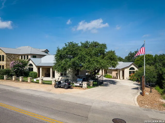 1185 GRUENE RD New Braunfels, TX 78130