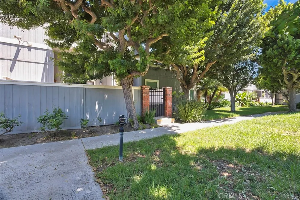 4478 Shorebird Dr. #10 Huntington Beach, CA 92649