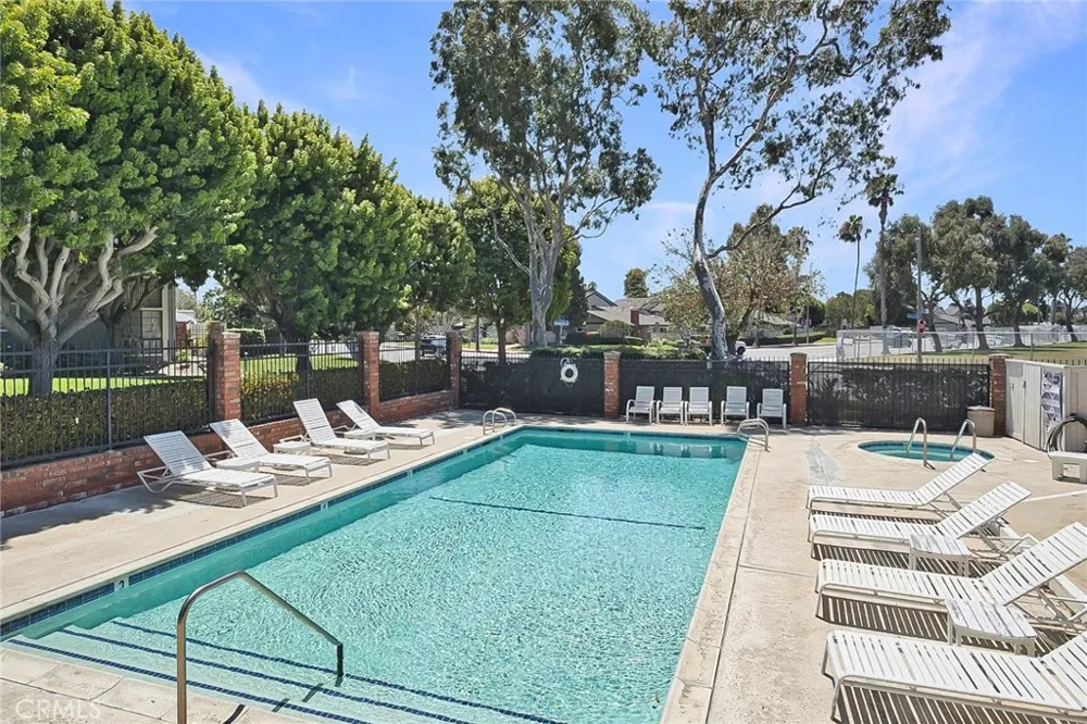 4478 Shorebird Dr. #10 Huntington Beach, CA 92649