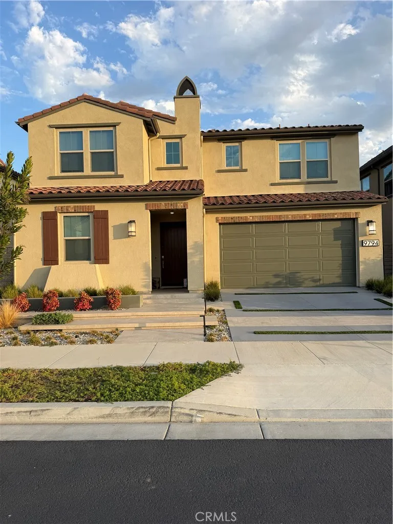 9794 Skylar Fountain Valley, CA 92708