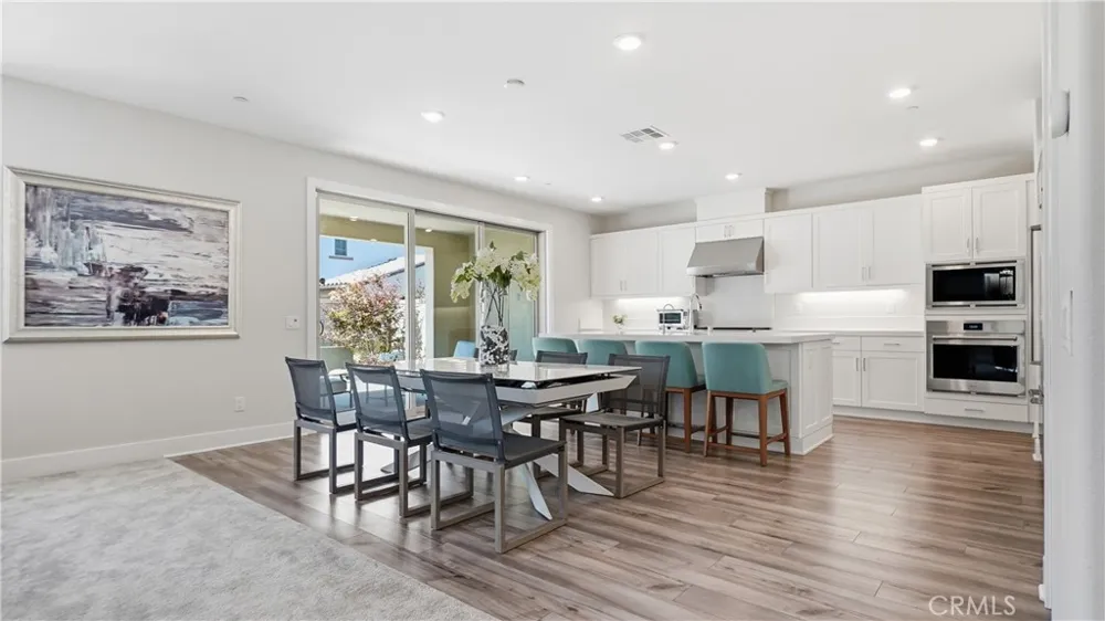 9794 Skylar Fountain Valley, CA 92708