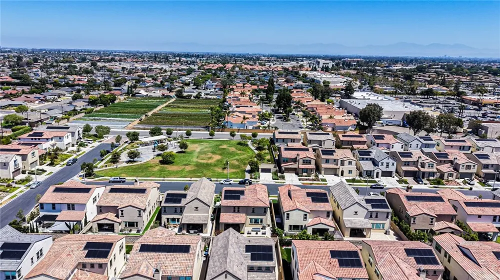9794 Skylar Fountain Valley, CA 92708