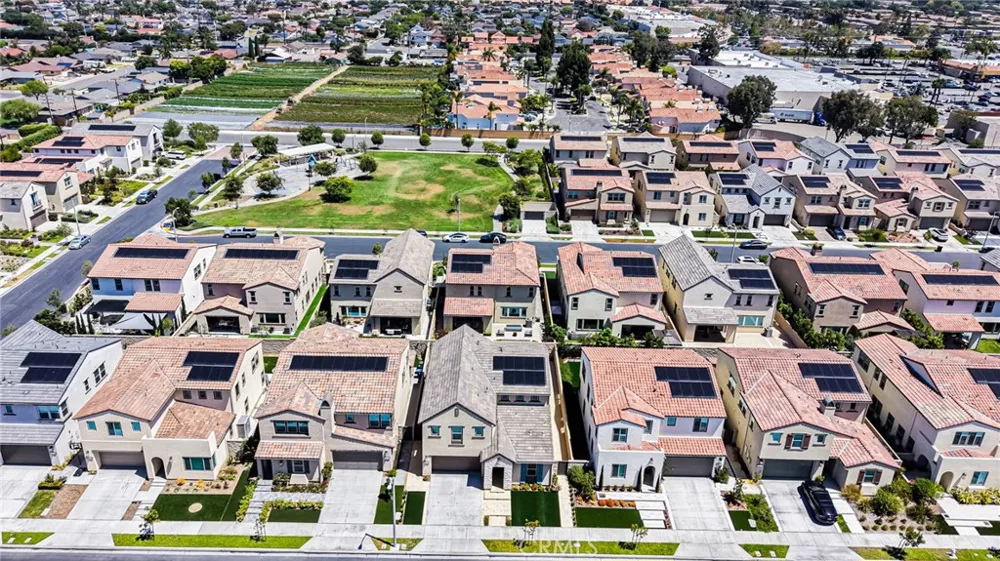 9794 Skylar Fountain Valley, CA 92708