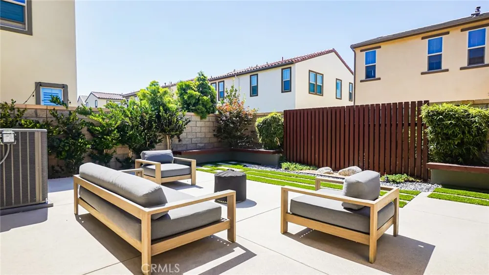 9794 Skylar Fountain Valley, CA 92708