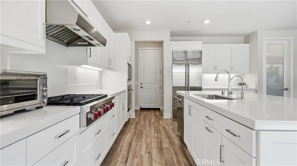 9794 Skylar Fountain Valley, CA 92708