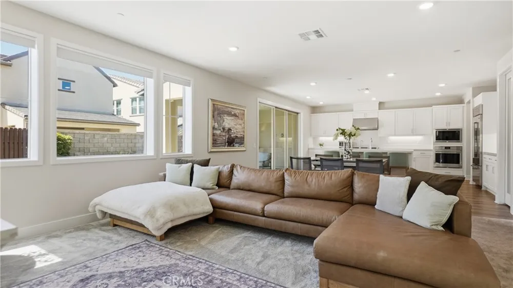 9794 Skylar Fountain Valley, CA 92708