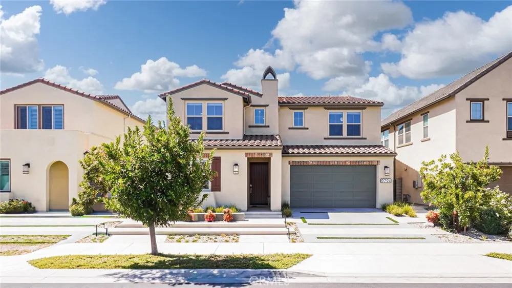 9794 Skylar Fountain Valley, CA 92708