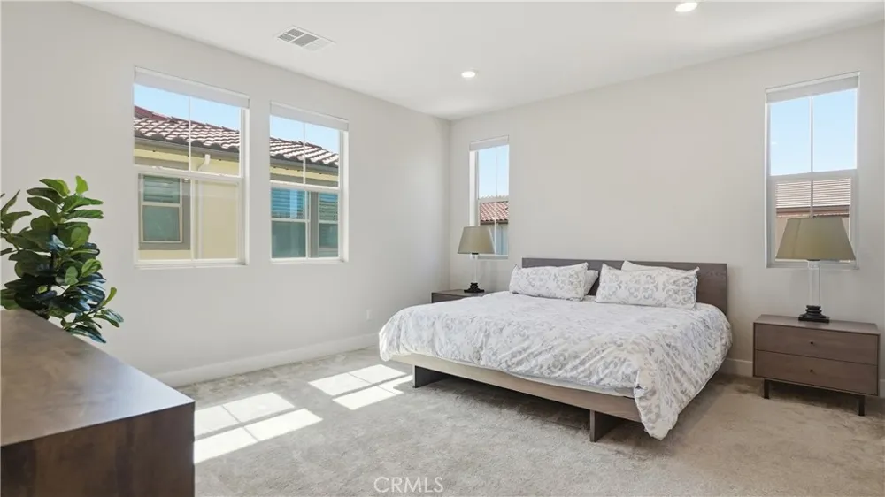 9794 Skylar Fountain Valley, CA 92708
